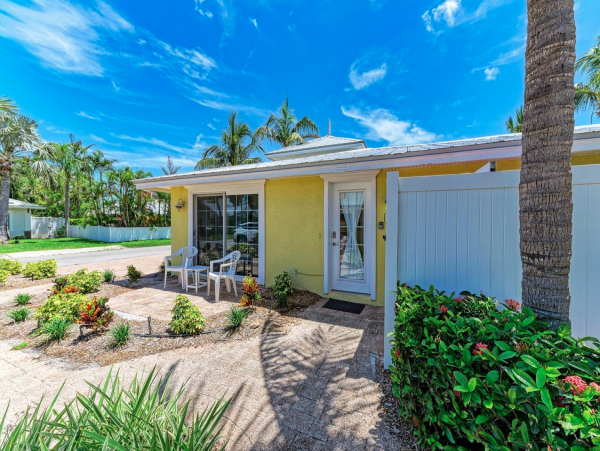 Holmes Beach Vacation Rental- Pool Villa Near Beach One Block Beach